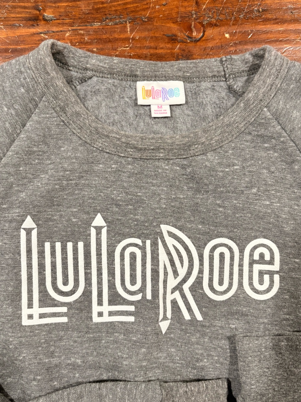LuLaRoe Women’s Medium Heather Gray Crewneck Sweatshirt with White Logo - Picture 4 of 5